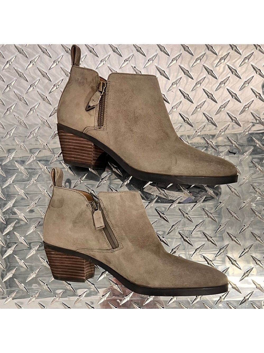 NWOB $169 Waterproof Vionic Cecily Suede Bootie - Stone - - Picture 11 of 13